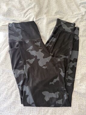 Women's Prana High-Waist Camo Leggings in Black/Grey